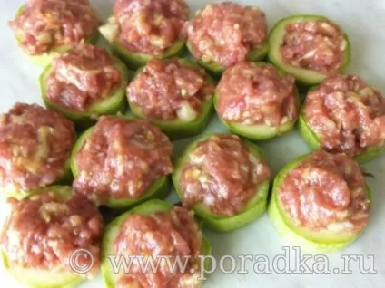 Фаршировані кабачки з м'ясом, помідорами і сиром в духовці - жіночий сайт - порадков