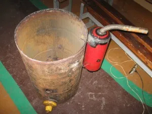 Газогенератор - двигун на дровах (фільтр тонкого очищення) Газогенератор - двигун на дровах