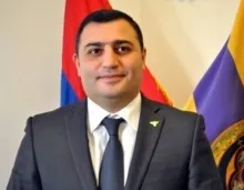 Генерал Манвел проти, щоб йому розбили голову (Манвел) Генерал Манвел проти, щоб йому розбили голову