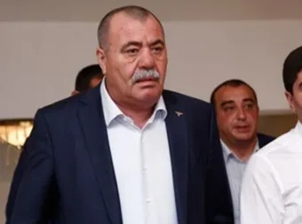 Генерал Манвел проти, щоб йому розбили голову (генерал Манвел Григорян вимагає розбити голови розкрадачів ЕСА) Генерал Манвел проти, щоб йому розбили голову