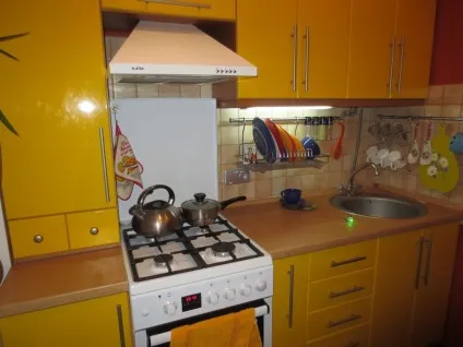 Глянцевий кухня 70 фото, плюси і мінуси, матова або глянсова, догляд, дизайн кухні, інтер'єр,