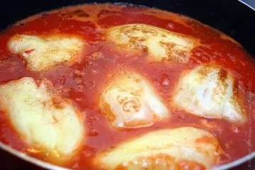 Перець фарширований куркою і рисом тушкований