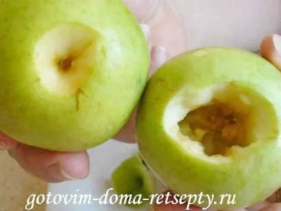 Печені яблука в духовці