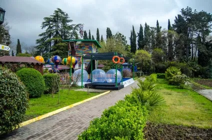 Парк рів'єра в сочи, набережна річки Первомайськ (сочи) Парк рів'єра в сочи, набережна річки сочи