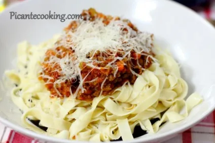 Паста болоньєзе (pasta alla bolognese), picantecooking (вино) Паста болоньєзе (pasta alla bolognese), picantecooking