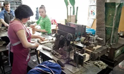 Як роблять олівці