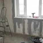 Як готувати стіни під шпалери в панельному будинку
