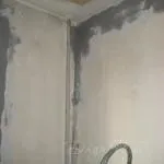 Як готувати стіни під шпалери в панельному будинку