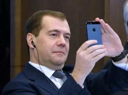 Як Медведєв лицемірно обманює пенсіонерів