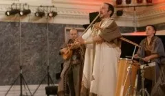 Як називається давнє народне кругової масовий обрядовий танець, поширений головним чином