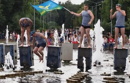 Як відзначили день повітряно-десантних військ в цьому році (50 фото) - Трініксі (незвичайне) Як відзначили день повітряно-десантних військ в цьому році (50 фото) - Трініксі