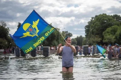Як відзначили день повітряно-десантних військ в цьому році (50 фото) - Трініксі (проте) Як відзначили день повітряно-десантних військ в цьому році (50 фото) - Трініксі
