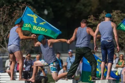 Як відзначили день повітряно-десантних військ в цьому році (50 фото) - Трініксі (цього) Як відзначили день повітряно-десантних військ в цьому році (50 фото) - Трініксі