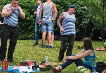 Як відзначили день повітряно-десантних військ в цьому році (50 фото) - Трініксі (назад) Як відзначили день повітряно-десантних військ в цьому році (50 фото) - Трініксі