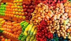 Який з фруктів з ботанічної точки зору не є ягодою