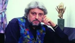 Який з фруктів з ботанічної точки зору не є ягодою