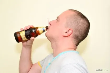 Як пити пиво залпом (голову назад Відкрийте) Як пити пиво залпом