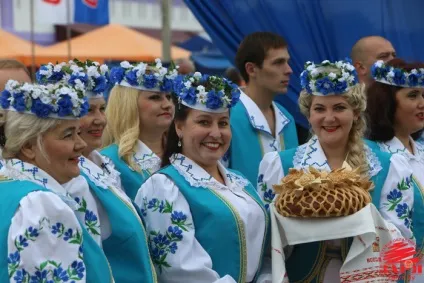 Як пройшли обласні «дожинки» в Торез (фото) - Новини - зоря - інформаційний портал Брестської (змі білорусі) Як пройшли обласні «дожинки» в Торез (фото) - Новини - зоря - інформаційний портал Брестської