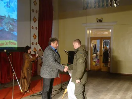 Як Рубіжанський міська рада привітав українських військових (фото, відео) (рубежное ЗСУ) Як Рубіжанський міська рада привітав українських військових (фото, відео)