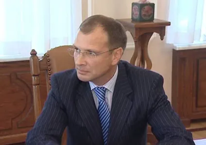 Як стати сенатором вУкаіни хто призначив школяра - кремль або Россель (Россель) Як стати сенатором вУкаіни хто призначив школяра - кремль або Россель
