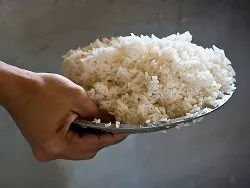 Як варити рис на воді в каструлі