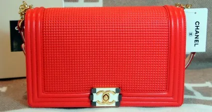 Як доглядати за шкіряними сумкою (вологою серветкою потім) Як доглядати за шкіряними сумкою
