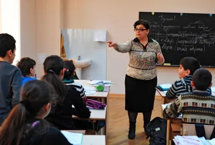Яку кар'єру може сьогодні зробити в школі українську учитель суспільство України (зробити) Яку кар'єру може сьогодні зробити в школі українську учитель суспільство України