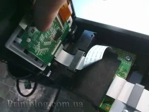 Як зачистити електричний шлейф під час ремонту принтера