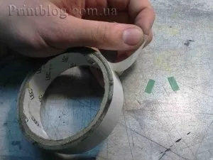 Як зачистити електричний шлейф під час ремонту принтера