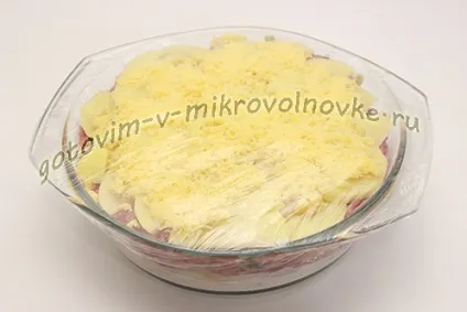 Картопляна запіканка з фаршем в мікрохвильовці