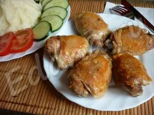 Смажимо курячі стегна на сковороді (курячі) Смажимо курячі стегна на сковороді