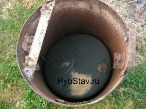 Коптильня гарячого копчення своїми руками, рибалка (місці кріплення шланга) Коптильня гарячого копчення своїми руками, рибалка