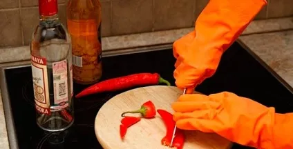 Червоний перець і його настоянка для волосся рецепти масок проти випадіння, для росту і зміцнення волосся (настоянка) Червоний перець і його настоянка для волосся рецепти масок проти випадіння, для росту і зміцнення волосся