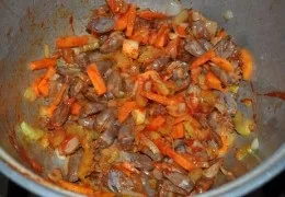 Курячі потрошки, тушковані з картоплею - покроковий фоторецепт