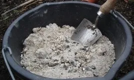 Курячий послід як добриво для полуниці навесні, восени (курячий) Курячий послід як добриво для полуниці навесні, восени
