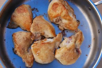 Курка, тушкована в томатному соусі - покроковий рецепт з фото на (страви) Курка, тушкована в томатному соусі - покроковий рецепт з фото на