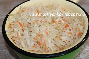 Квашена капуста, тушкована в мультиварці
