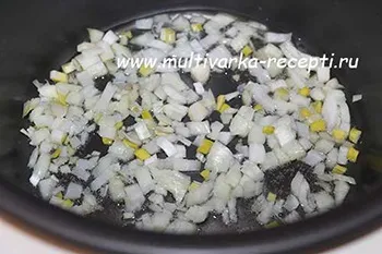 Квашена капуста, тушкована в мультиварці