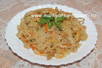 Квашена капуста, тушкована в мультиварці
