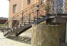 Сходи в будинок з вулиці вуличні дачі на другий поверх, плитка в приватному будинку, фото і протиковзання (сходи в будинок з вулиці) Сходи в будинок з вулиці вуличні дачі на другий поверх, плитка в приватному будинку, фото і протиковзання