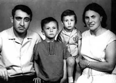 Особисте життя валерія меладзе дружина, діти, сім'я (фото Валерій Меладзе) Особисте життя валерія меладзе дружина, діти, сім'я