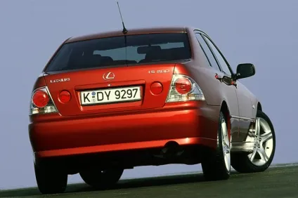 Lexus is i - успішний експеримент