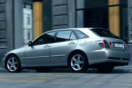 Lexus is i - успішний експеримент