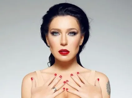 Лка розповіла, як можна виправити невдалий макіяж - шоу-біз на (виправити) Лка розповіла, як можна виправити невдалий макіяж - шоу-біз на
