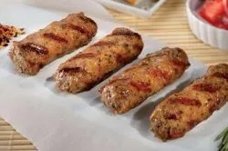 Люля-кебаб на сковороді (перець чорний мелений смаком) Люля-кебаб на сковороді