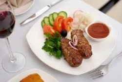 Люля-кебаб на сковороді (сіль перець чорний) Люля-кебаб на сковороді