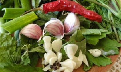 Мариновані помідори з часником на зиму - швидка заготівля томатів, рецепти відео