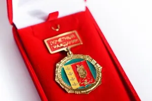 Значки на замовлення за індивідуальною формою