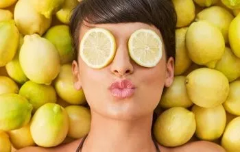 Маски для обличчя з лимоном 7 рецептів під різні цілі (лимоном) Маски для обличчя з лимоном 7 рецептів під різні цілі