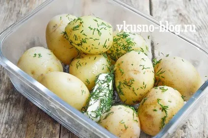 Молода картопля з кропом і маслом